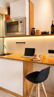 Far Home Suites - 6