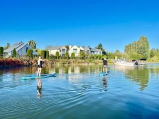 Charming Riverside Villa with Private Dock near UBC n Golf n Airport - 6