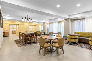 Hampton Inn & Suites Mansfield South @ I 71 - 7