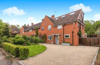 Luxury Surrey Cottage with Private Woodland Access - 2