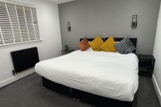 Under New Top Rated Management I Stylish 2BR Apartments I Central Hub I Free Parking I Work Ready Amenities - Peterborough - 8