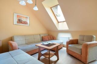 Two-Level Apartment with Parking Near Downtown by Noclegi Renters - 5