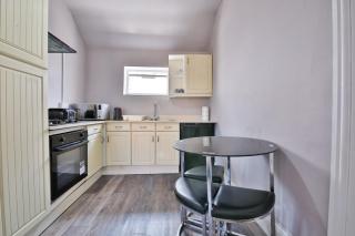 Sleek & Sunlit 1-Bed Apartment in Cardiff - 6