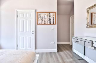 Sleek & Sunlit 1-Bed Apartment in Cardiff - 3