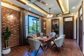 SaffronStays Tikrola Retreat, 2BR Stay with Mountain Views - 6