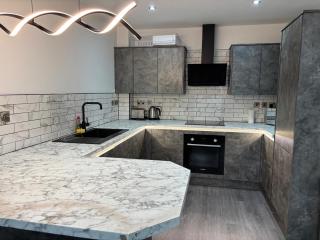The Aurora Apartments - 2-Bed Apartment - 2 Bathrooms - FREE Private Parking - 0