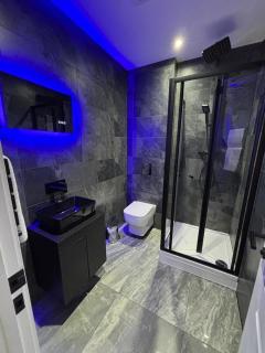 The Aurora Apartments - 2-Bed Apartment - 2 Bathrooms - FREE Private Parking - 6