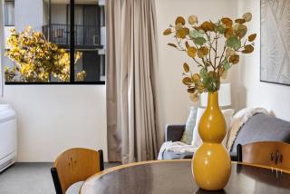 Leafy South Perth 1BR Apartment Walk to River & Ferry - 5