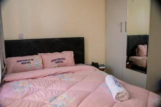Javan Silas Executive Guest House & Hostel - 9