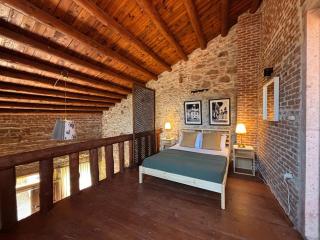 Historic Art House Award-Winning Gallery Home - 7