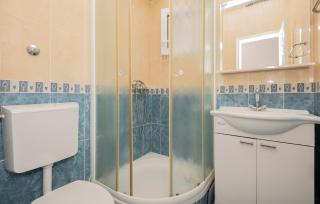 Beautiful Apartment In Makarska With Wifi - 3