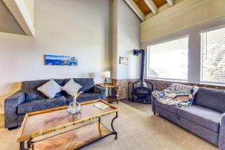 Experience Laid-back Mountain Living at this Townhome w Beach Pool and Spa - 4