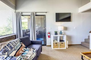 Experience Laid-back Mountain Living at this Townhome w Beach Pool and Spa - 6