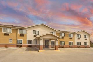 Super 8 by Wyndham Fond Du Lac - 1