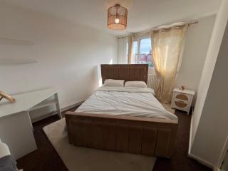 Spacious 3 bed available in Wood Green! - 7