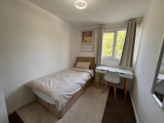 Spacious 3 bed available in Wood Green! - 1