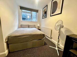 Cozy 2BR Flat - East Croydon - 4