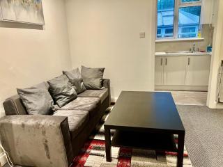 Cozy 2BR Flat - East Croydon - 3
