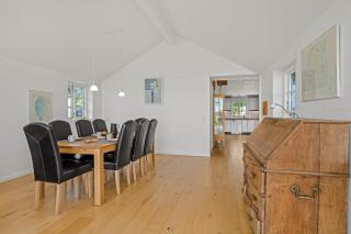 Holiday Home With Beautiful Views, Wilderness Bath And Activity Room - 4