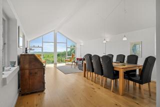 Holiday Home With Beautiful Views, Wilderness Bath And Activity Room - 3