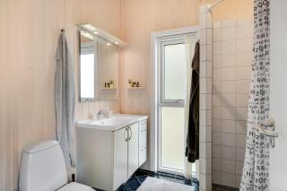Modern Holiday Home With Large Enclosed Terrace In Quiet Surroundings - 4