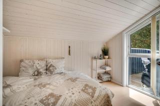 Modern Holiday Home With Large Enclosed Terrace In Quiet Surroundings - 1