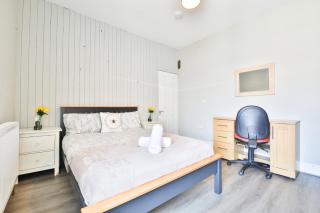 Modern Birchgrove 2BR Apartment Near City Centre - 9
