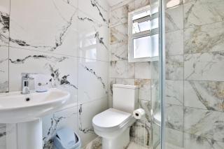 Modern Birchgrove 2BR Apartment Near City Centre - 2