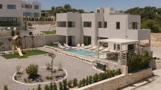 Celestial Villas, Heated Pools, Walk to Shops & Dining, by ThinkVilla - 9