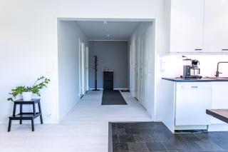 Modern Arctic Home - Free Parking and Fast Wifi - 8