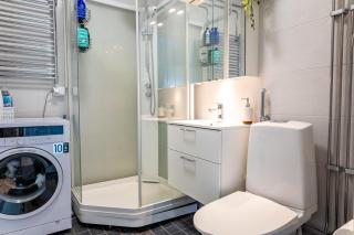 Modern Arctic Home - Free Parking and Fast Wifi - 4