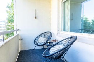 Modern Arctic Home - Free Parking and Fast Wifi - 4