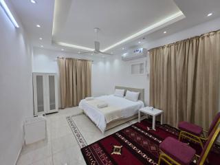 Spacious Family Apartment Fast Wi-Fi - 4