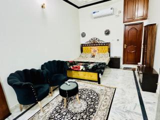 Bread and Bed Guest House Near Gerrys Visa Centre Islamabad - 6