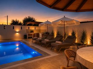 Amfi Luxury Villa 4BR with Private Pool by Villa Mana Gers - 9