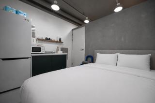 10mins to Seongsu, 4 ppl, 500Mbps, Design House - 1