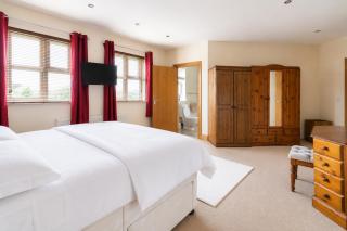 Hopefield House - 4 Bed Family Home with Garden and Free Parking, Sleeps 8, Portrush - 8