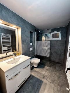 The Quiet Courtyard-Parking, 2 Bdr Apart, Garden - 1