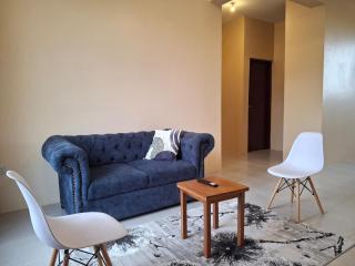 2BR in DAR near beach quiet, parking, wifi apt 5 - 4