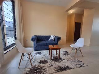 2BR in DAR near beach quiet, parking, wifi apt 5 - 2