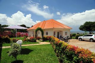 Amazing Victoria Lake View Residence & Safaris - 9