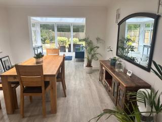 Charming Woodland Cottage Retreat Nr Cobham Sleeps 5 - 3