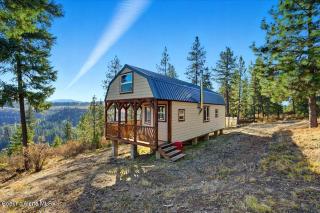 Beautiful Eco-Friendly Cabin with Covered Porch and Great Views near Plummer, Idaho - 0