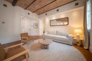 You Stylish Uptown Barcelona Apartments - 5
