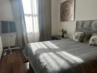 Heart of City Centre Apartment - 9