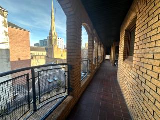 Heart of City Centre Apartment - 6