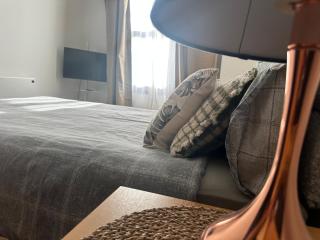 Heart of City Centre Apartment - 4