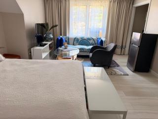 Quiet 2BR Retreat - In-Unit WD - Free Beach Pass - 8