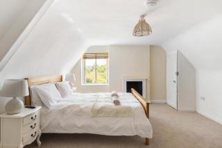 The Sidmouth Escape, Stylish Coastal Stay for 6 - 8