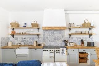 The Sidmouth Escape, Stylish Coastal Stay for 6 - 2
